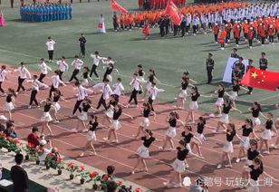 网红舞中学生,中学生翩翩起舞展现青春风采