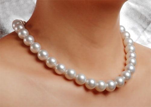 网红大牌珍珠项链,网红大牌珍珠项链的时尚魅力解析