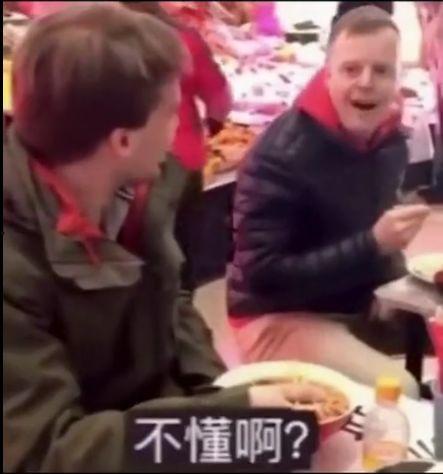 网红爆笑老外吃饭,网友直呼太逗了